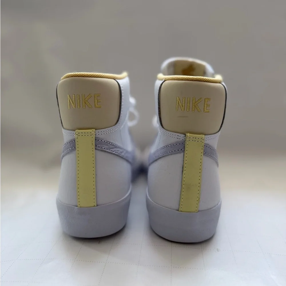 Nike White and Light Gray High-Tops